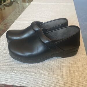 Dansko clogs size 41 , black leather, missing one in sole,see pictures please